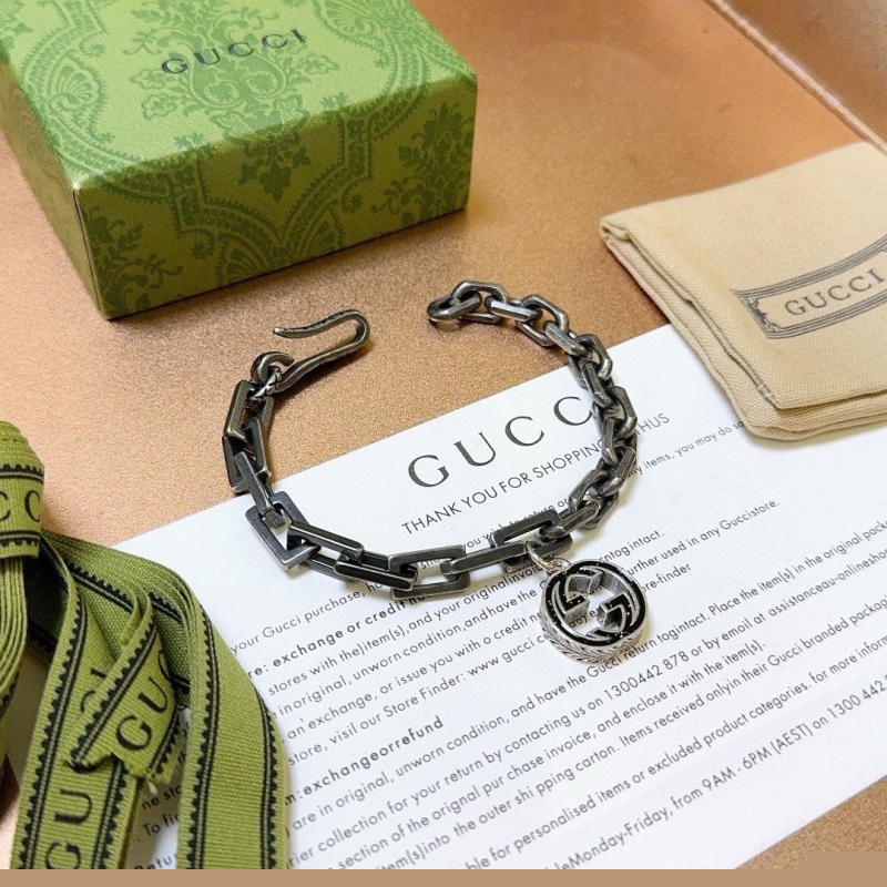 G*u*i bracelets